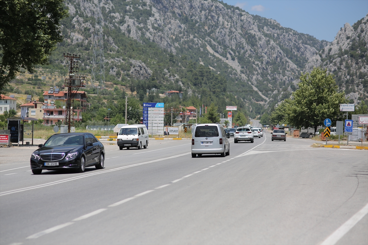 Antalya-Konya kara yolunda bayram trafiği yoğunluğu