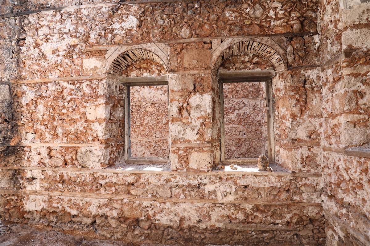 Antalya'da yangında zarar gören tarihi bina Devlet Konuk Evi olacak