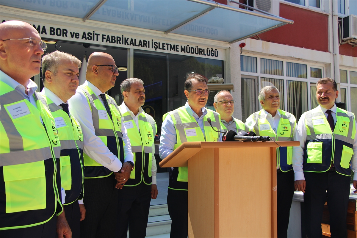 Bakan Dönmez, Bandırma'da Eti Maden Bor ve Asit Fabrikalarında incelemelerde bulundu: