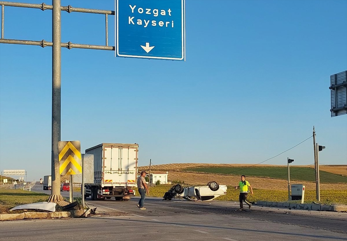 Çorum'da iki otomobilin çarpıştığı kazada 4 kişi yaralandı