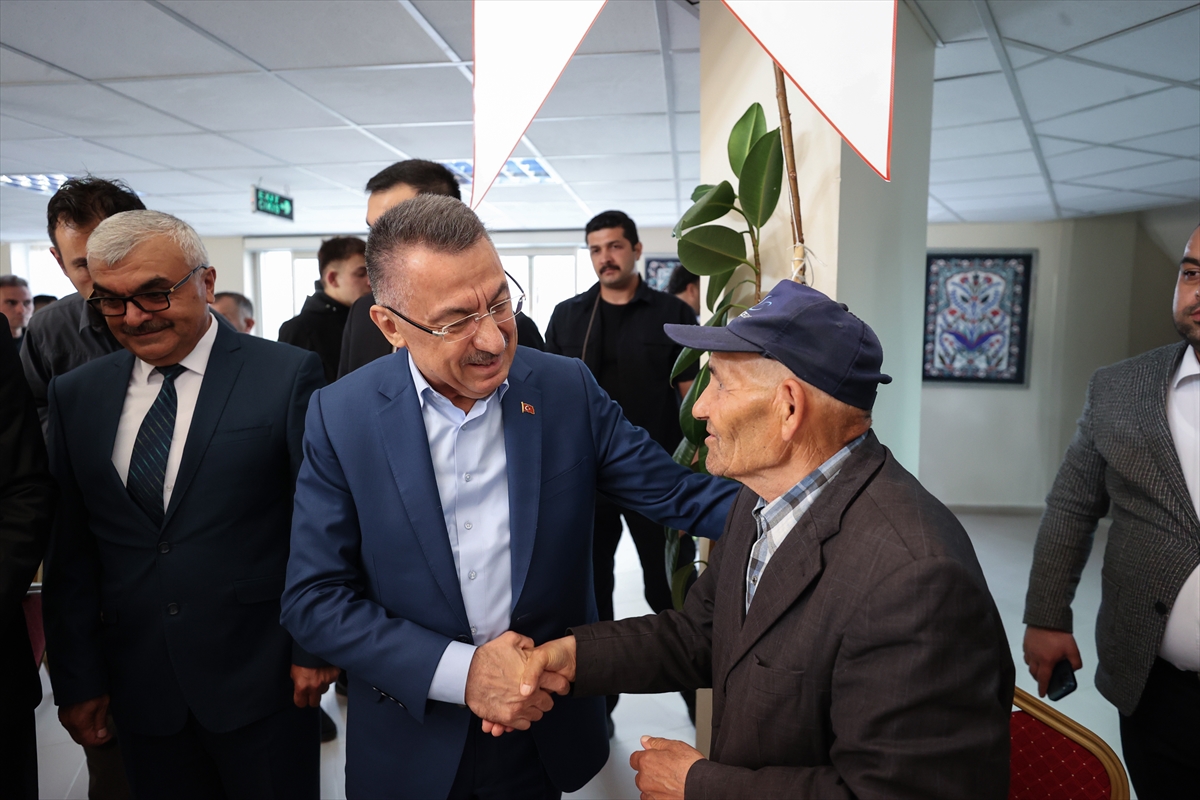 Cumhurbaşkanı Yardımcısı Fuat Oktay, Yozgat'ta huzurevini ziyaret etti