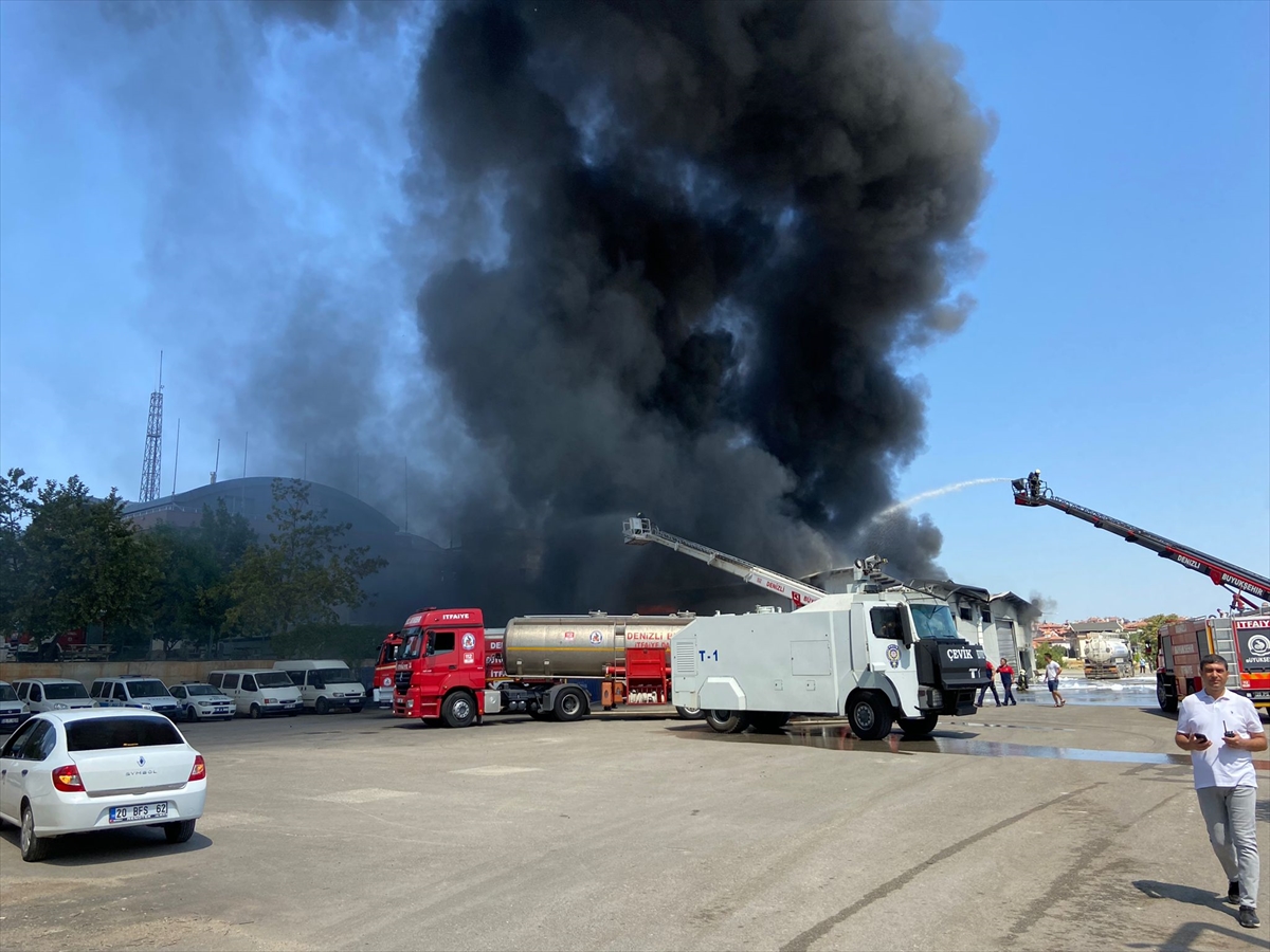 Denizli'de Çevik Kuvvet'e ait lojistik merkezinde yangın