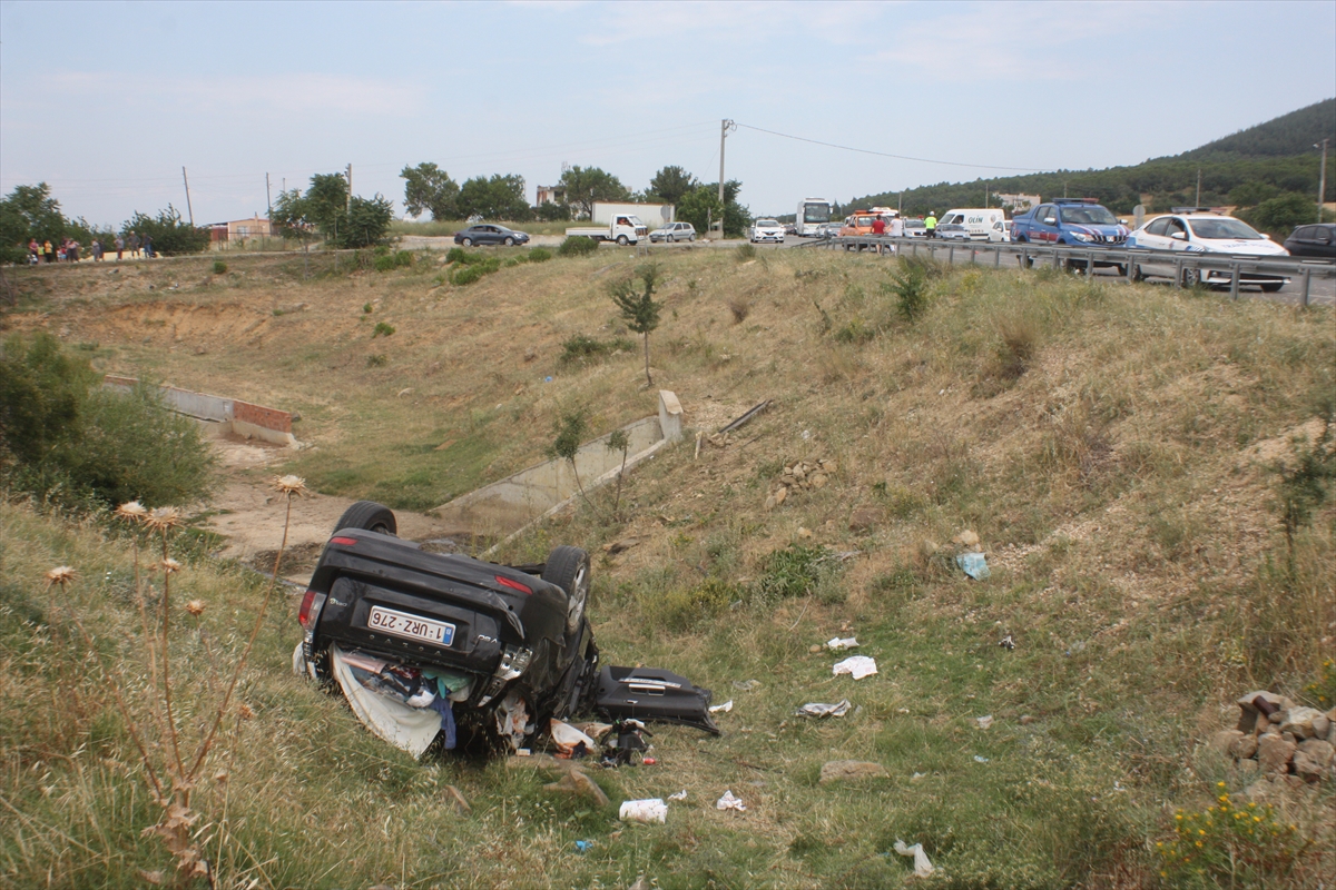 Edirne'de şarampole devrilen otomobildeki 4 kişi yaralandı