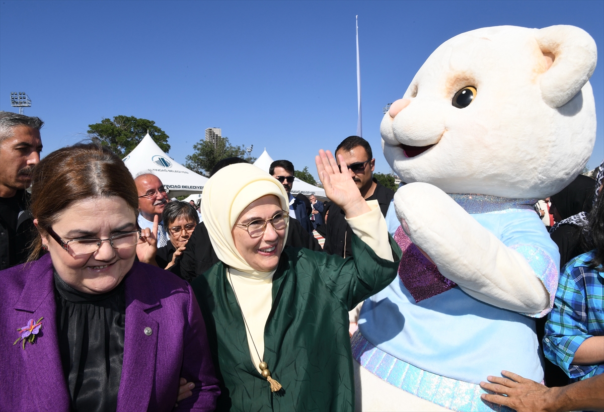 Emine Erdoğan, Koruyucu Aile Günü Şenliği'ne katıldı: