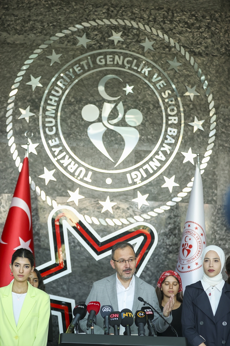 Bakan Kasapoğlu, yazın 81 ilde yurtların gençlere ücretsiz hizmet vereceğini açıkladı: