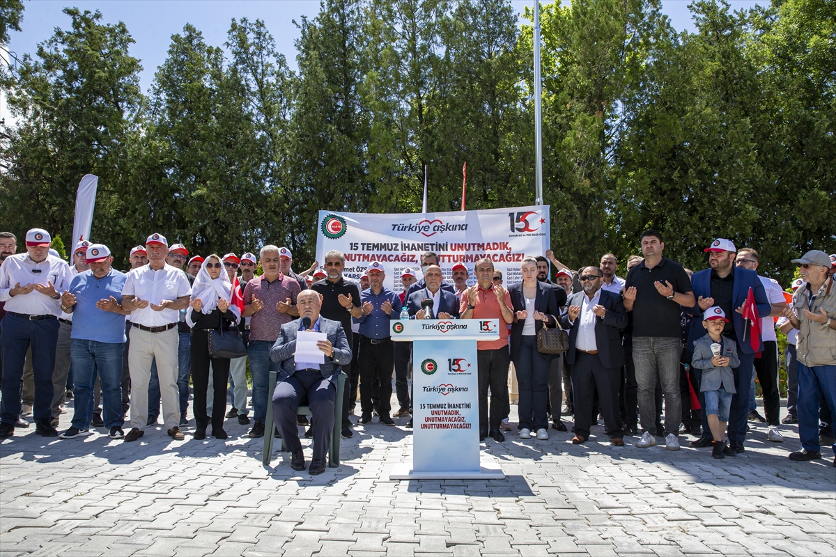 HAK-İŞ'ten 15 Temmuz Demokrasi Şehitliği'nde anma programı