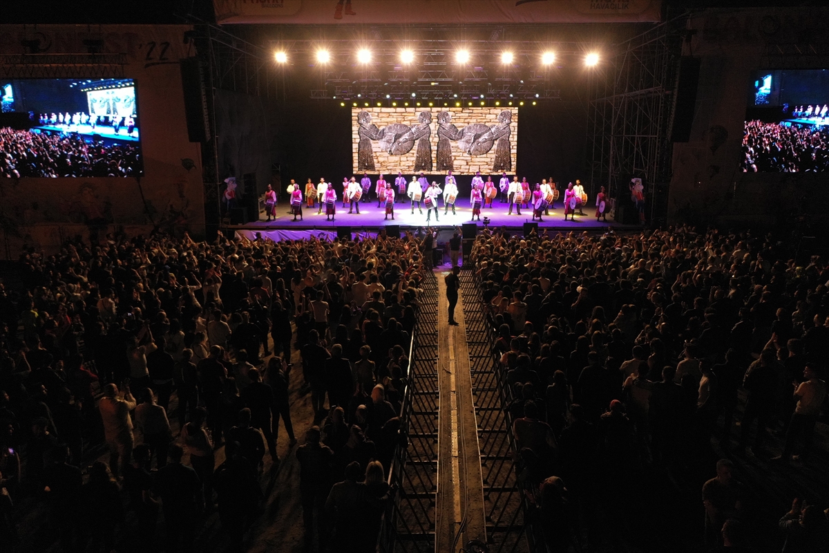 Kapadokya'daki “BALONFEST 2022″de dans gösterisi ve konser düzenlendi