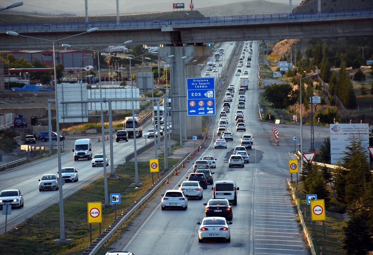 “Kilit kavşak” Kırıkkale'de bayramın son gününde dönüş hareketliliği başladı