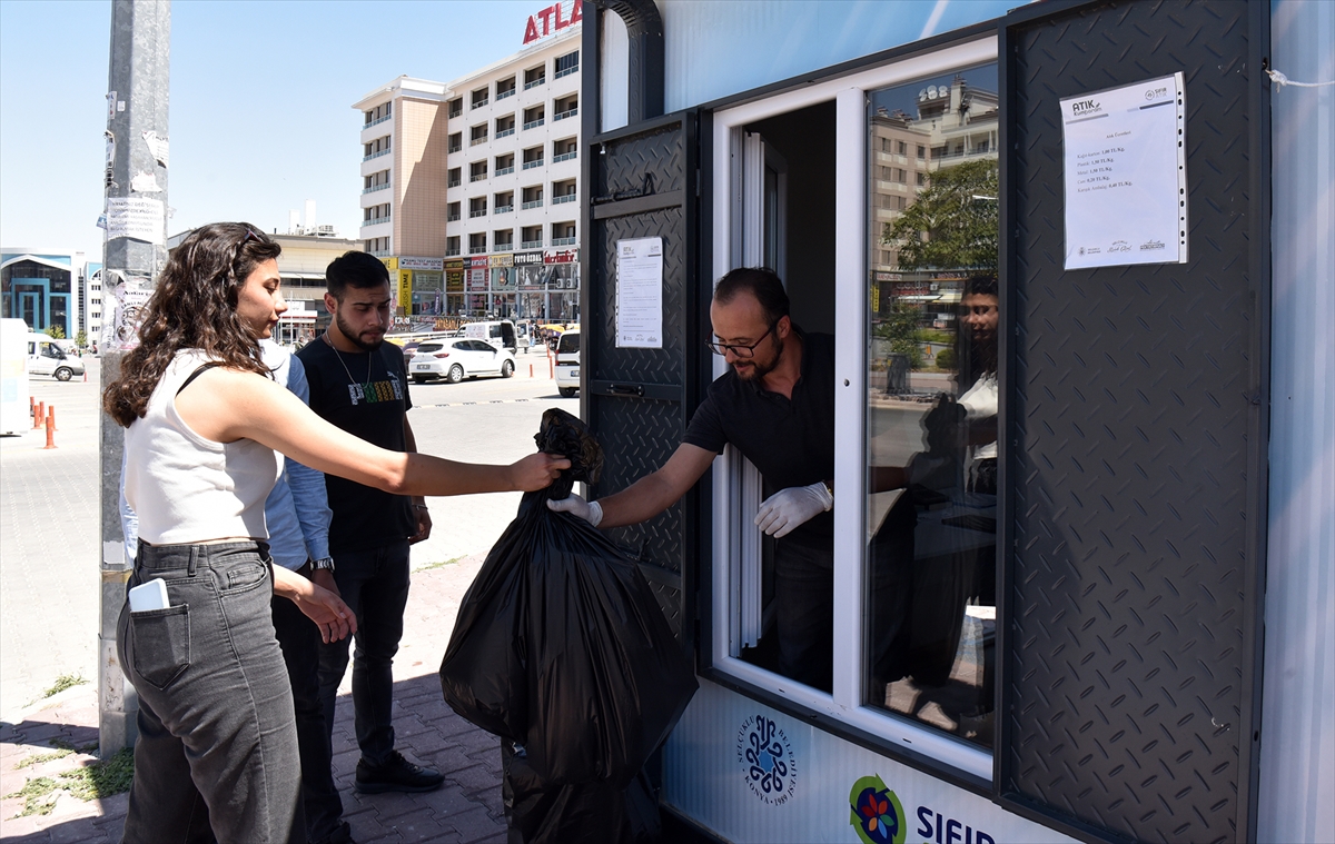 Konya'daki “Atık Kumbara” projesiyle hem çevre hem vatandaş kazanıyor