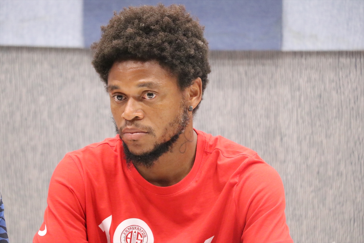 Luiz Adriano: “Nuri Şahin ile çalışmak çok keyifli”