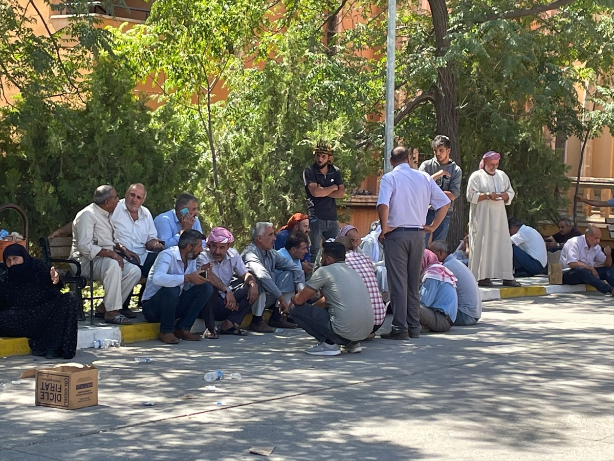 Mardin'de minibüs şarampole devrildi 2 kişi öldü, 17 kişi yaralandı