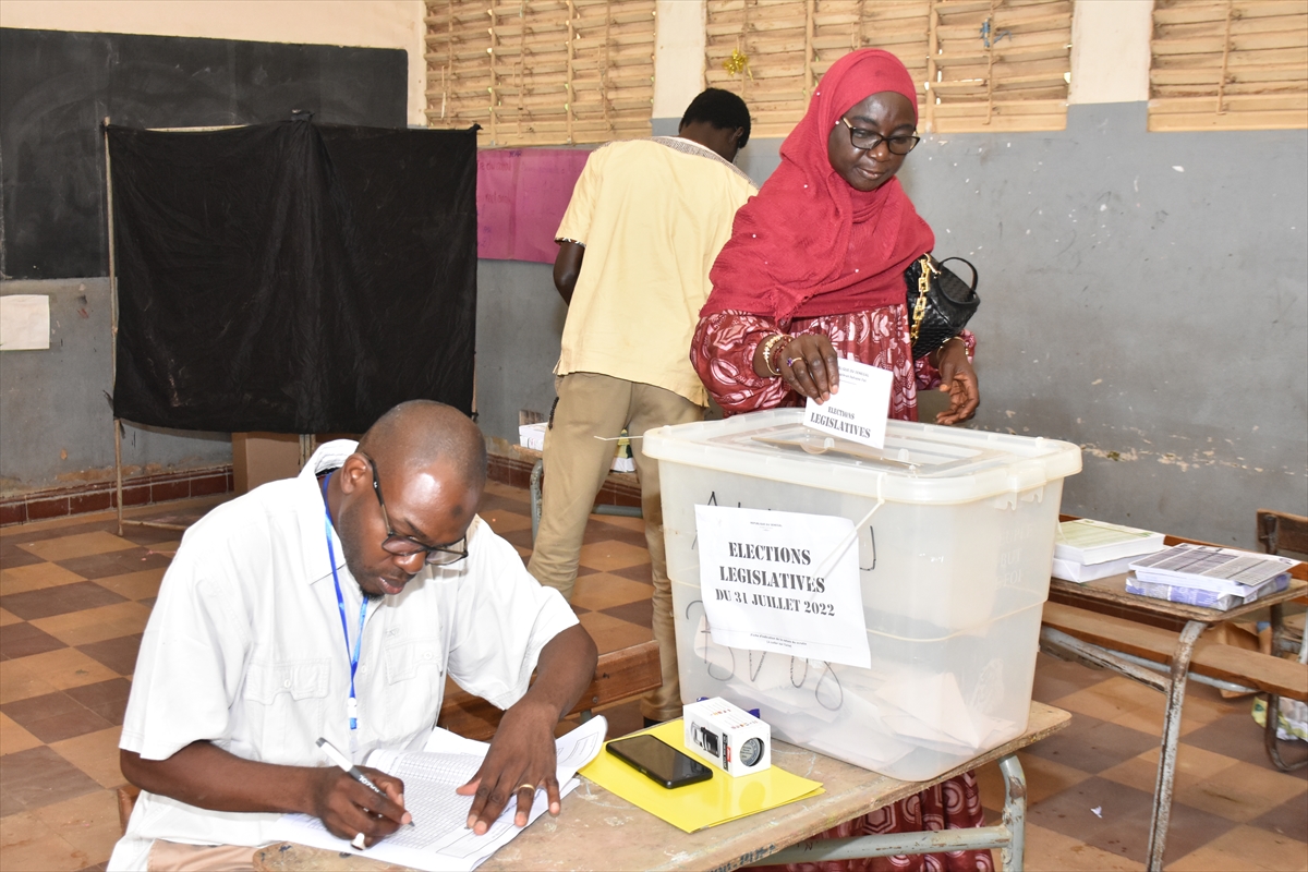 Senegal'de halk milletvekili seçimi için sandık başında