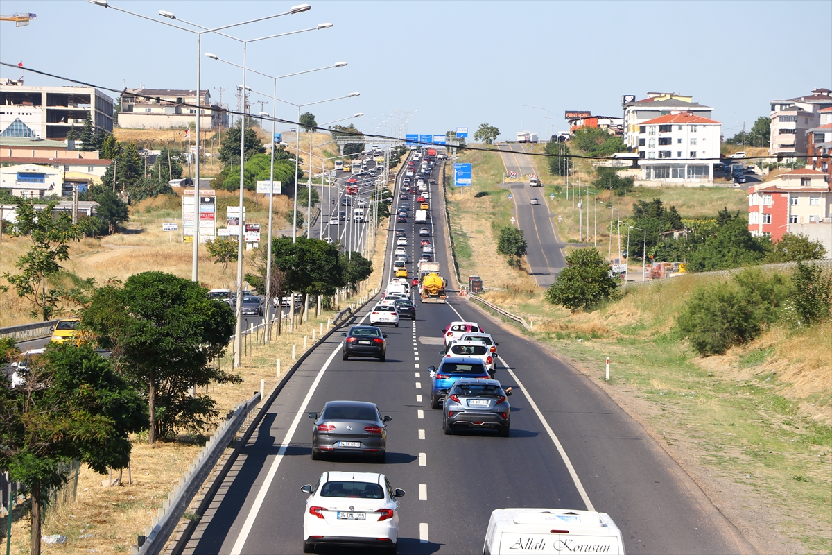 Tekirdağ-İstanbul yolunda tatil dönüşü yoğunluğu