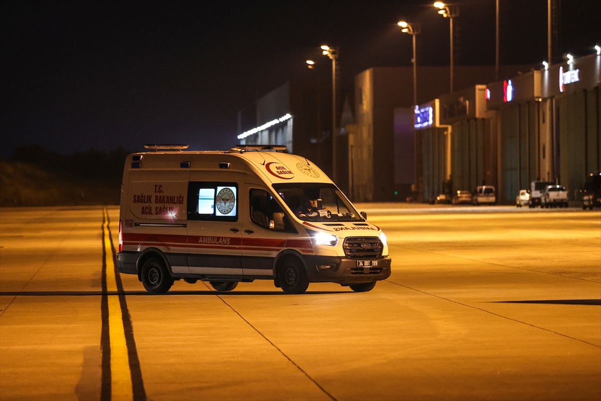 Togo'daki trafik kazasında yaralanan İHH gönüllüleri İstanbul'a getirildi