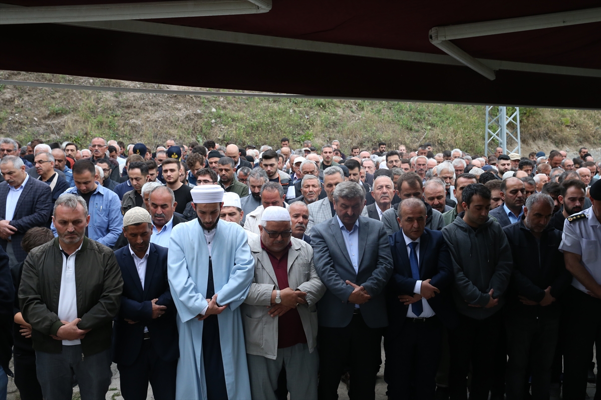 Tokat'taki trafik kazasında yaşamını yitiren 4 kişinin cenazesi toprağa verildi