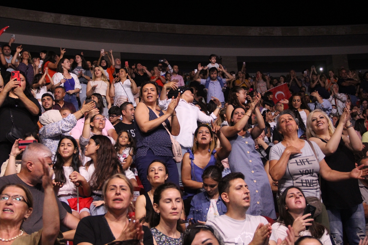 Volkan Konak Hatay'da konser verdi