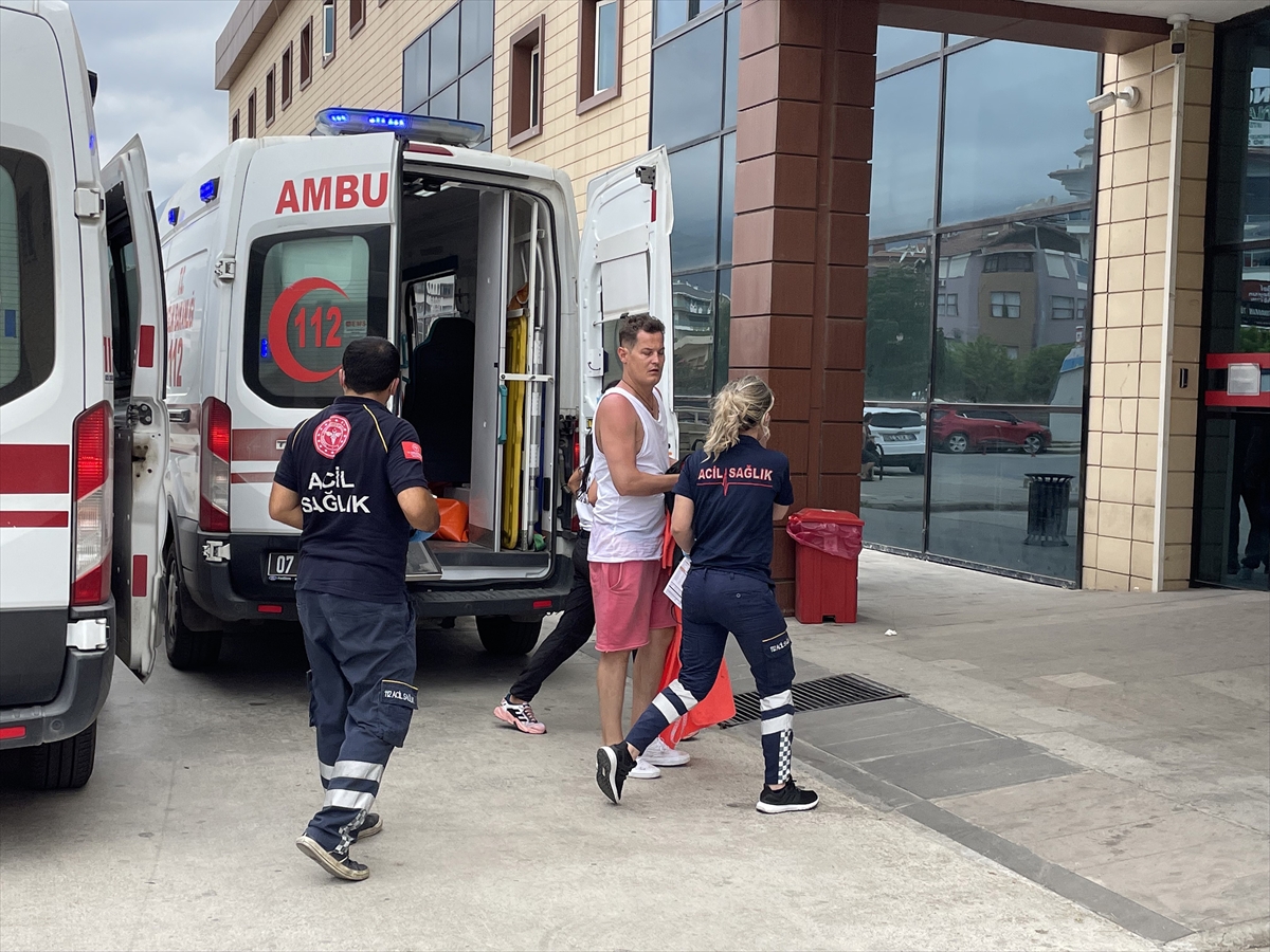 Alanya'da safari turu sırasında devrilen cipteki 5 kişi yaralandı