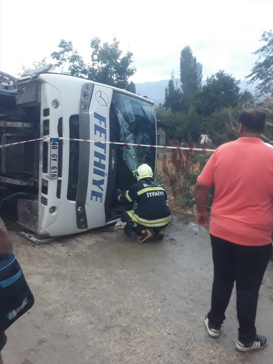 Antalya'da devrilen midibüsteki 19 kişi yaralandı