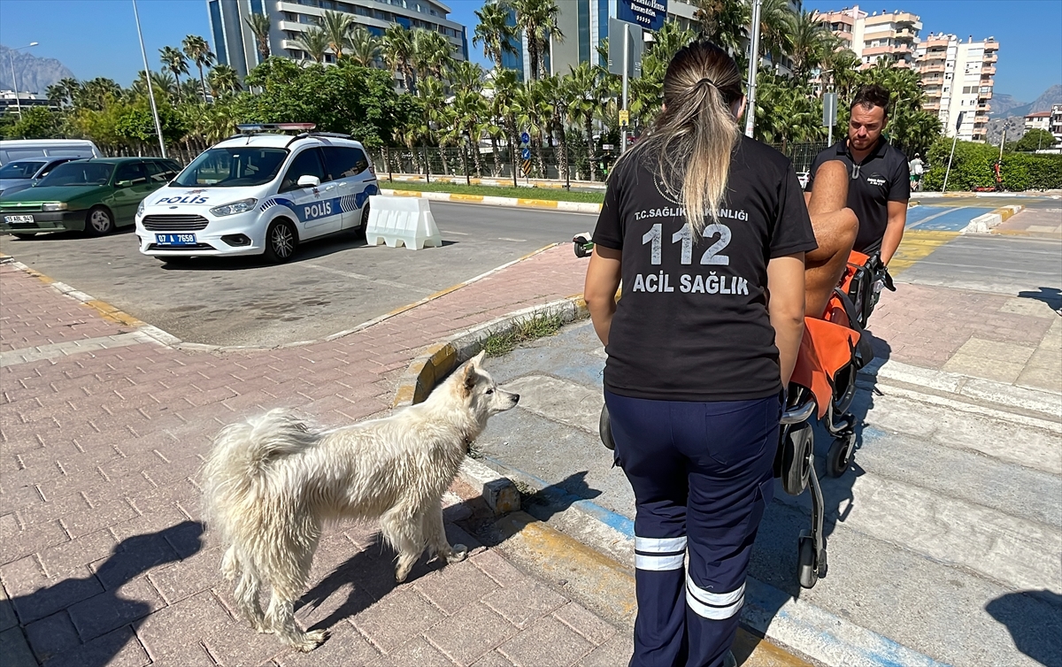 Antalya'da köpeğini kaçırmaya çalışan şüpheli tarafından bıçaklanan kişi yaralandı