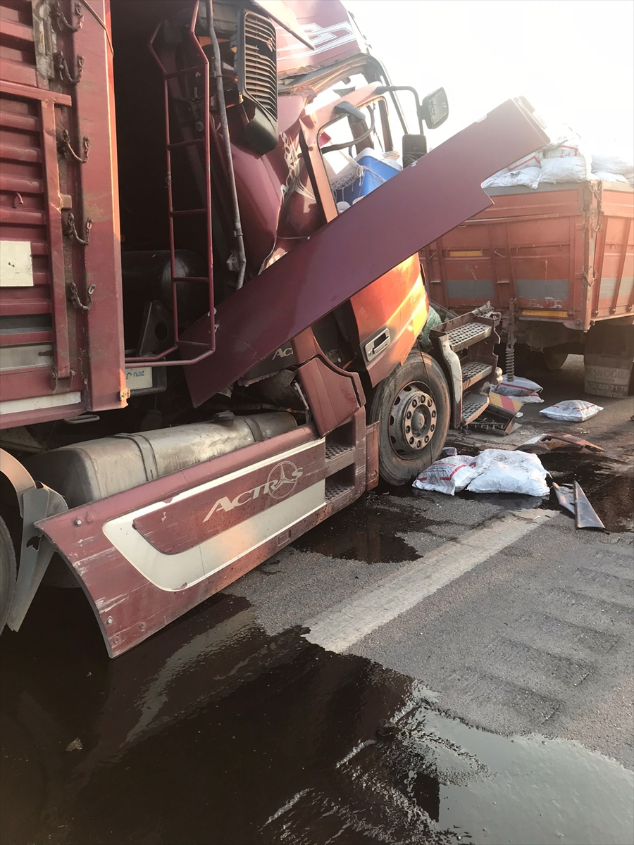 Aydın'da iki kamyonunun çarpıştığı kazada 1 kişi öldü, 3 kişi yaralandı