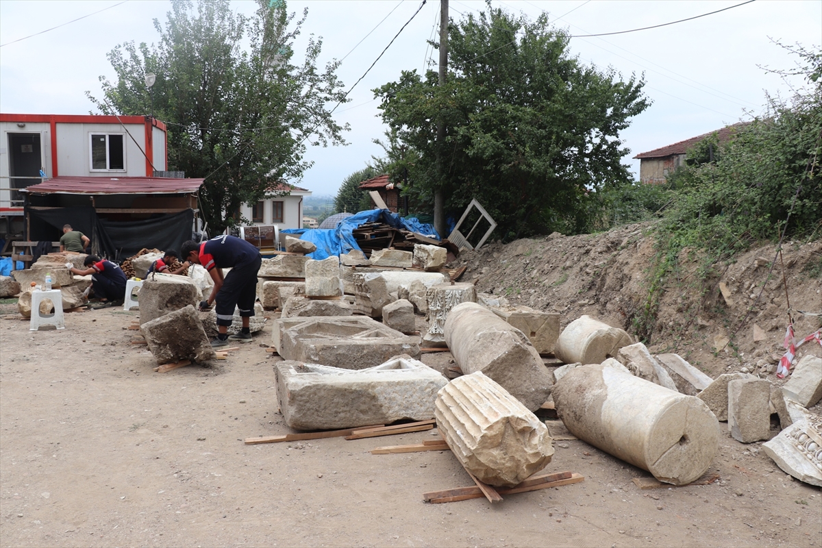 Düzce'deki antik kentte mermer blok ve mimari figürler bulundu