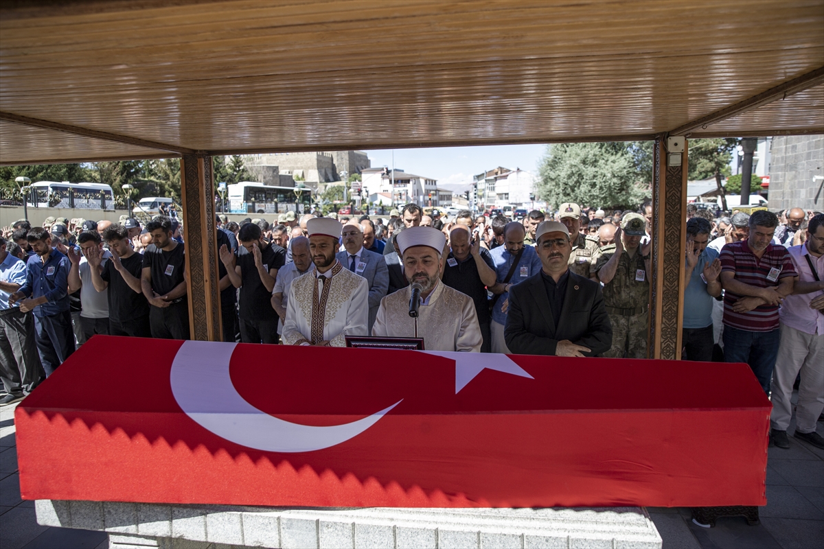 Erzurum'da kalp krizi sonucu vefat eden asker son yolculuğuna uğurlandı