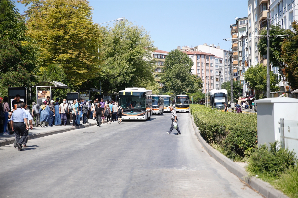 Eskişehir'de tramvay merkezindeki trafoda çıktı, ulaşım 3 saat aksadı