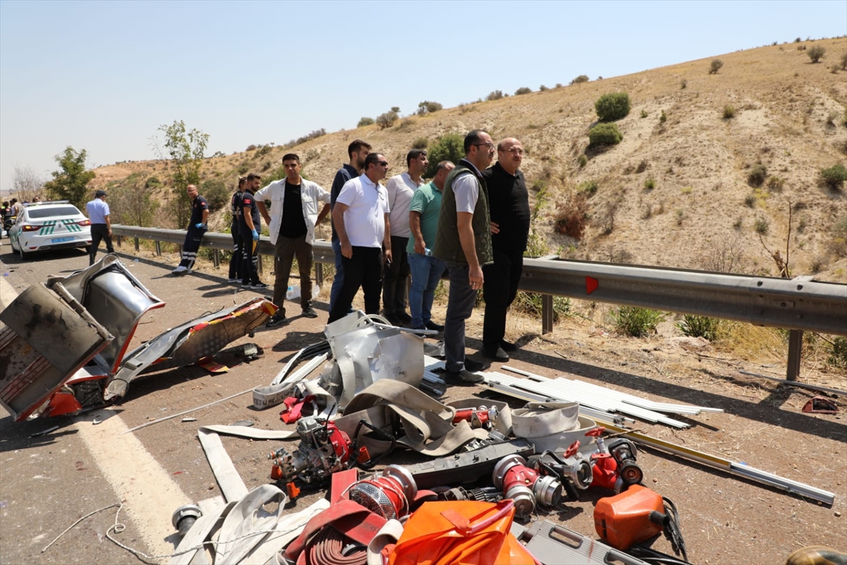 GÜNCELLEME – Gaziantep'te kaza yapan araca müdahale eden ekiplere yolcu otobüsü çarptı, 15 kişi öldü