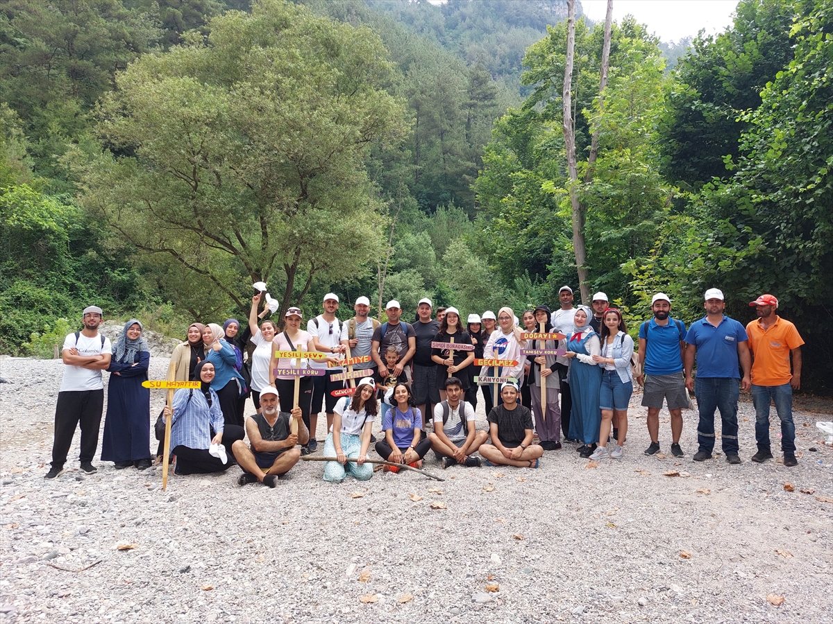 Hatay'da gönüllüler Geçilmez Kanyonu'nu temizledi