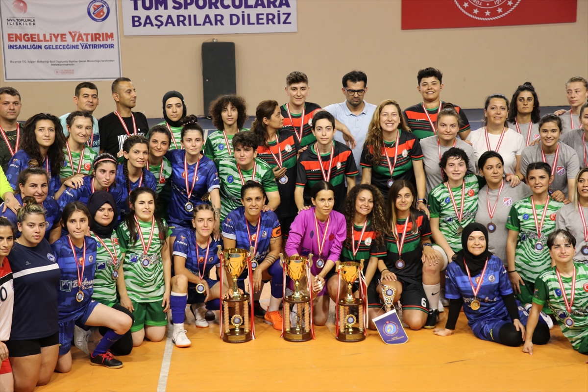 İşitme Engelliler Kadın Futsal Türkiye Şampiyonası Karabük'te sona erdi