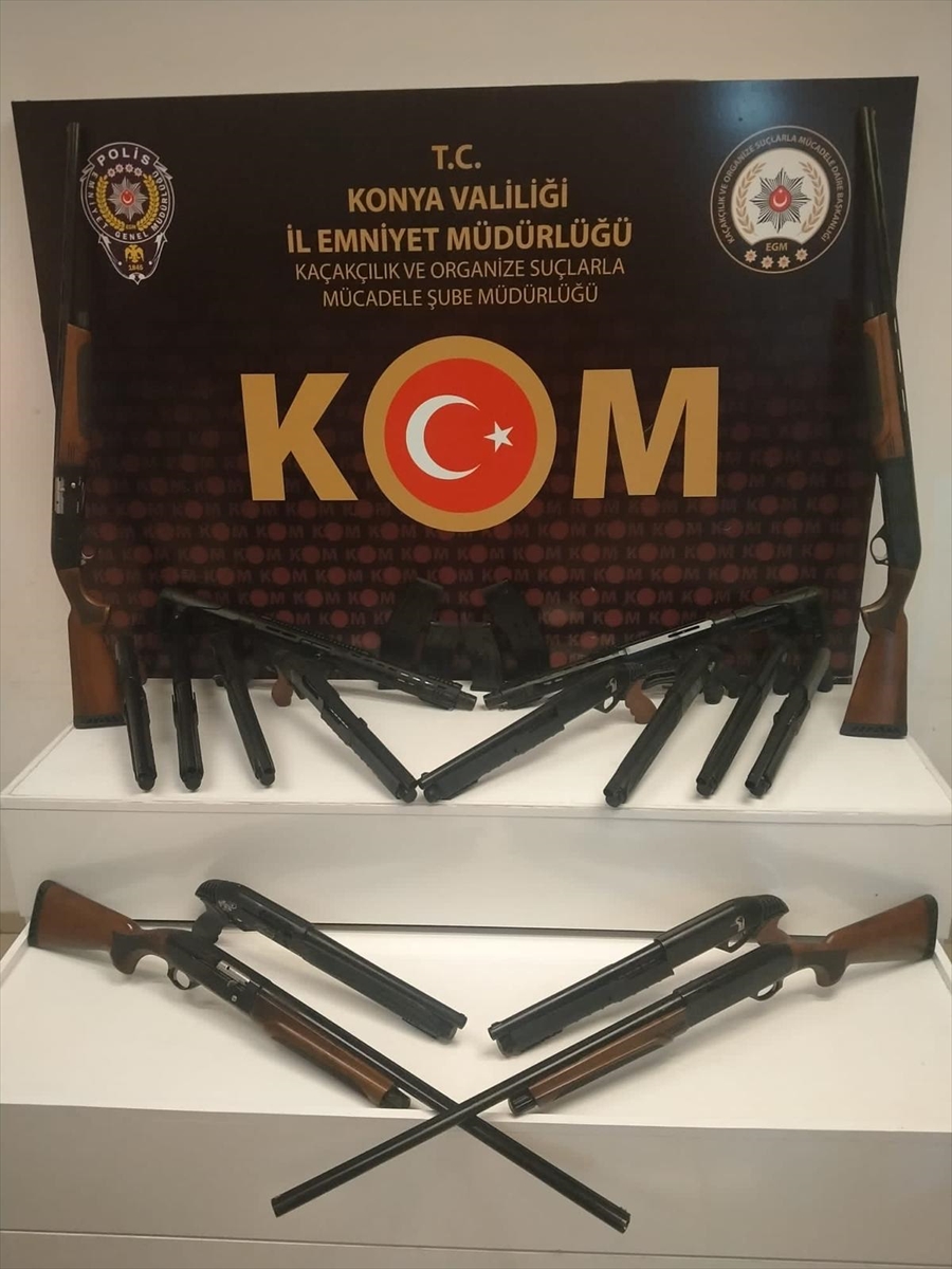 Konya'da kargoyla silah kaçakçılığı yaptığı öne sürülen 2 şüpheli yakalandı