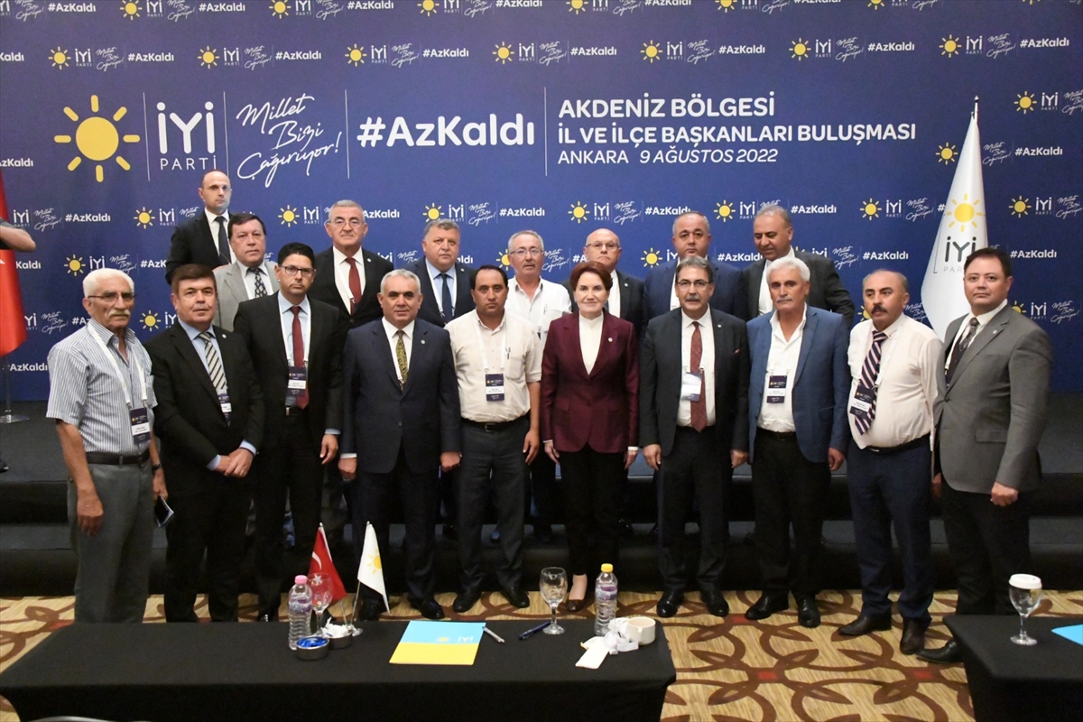 Meral Akşener, İYİ Parti'nin Akdeniz Bölgesi il ve ilçe başkanlarıyla görüştü