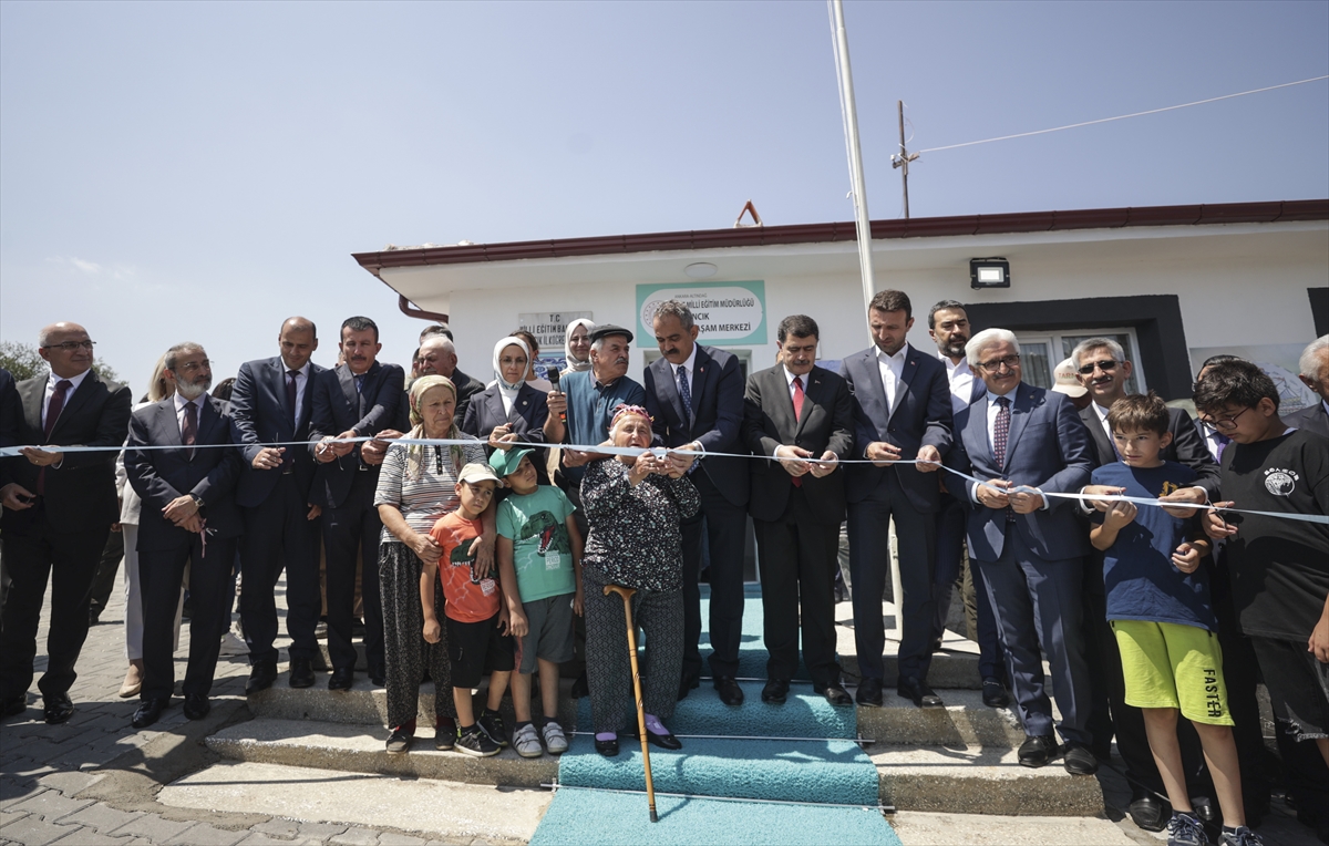 Milli Eğitim Bakanı Özer, Aydıncık Köy Yaşam Merkezini açtı: