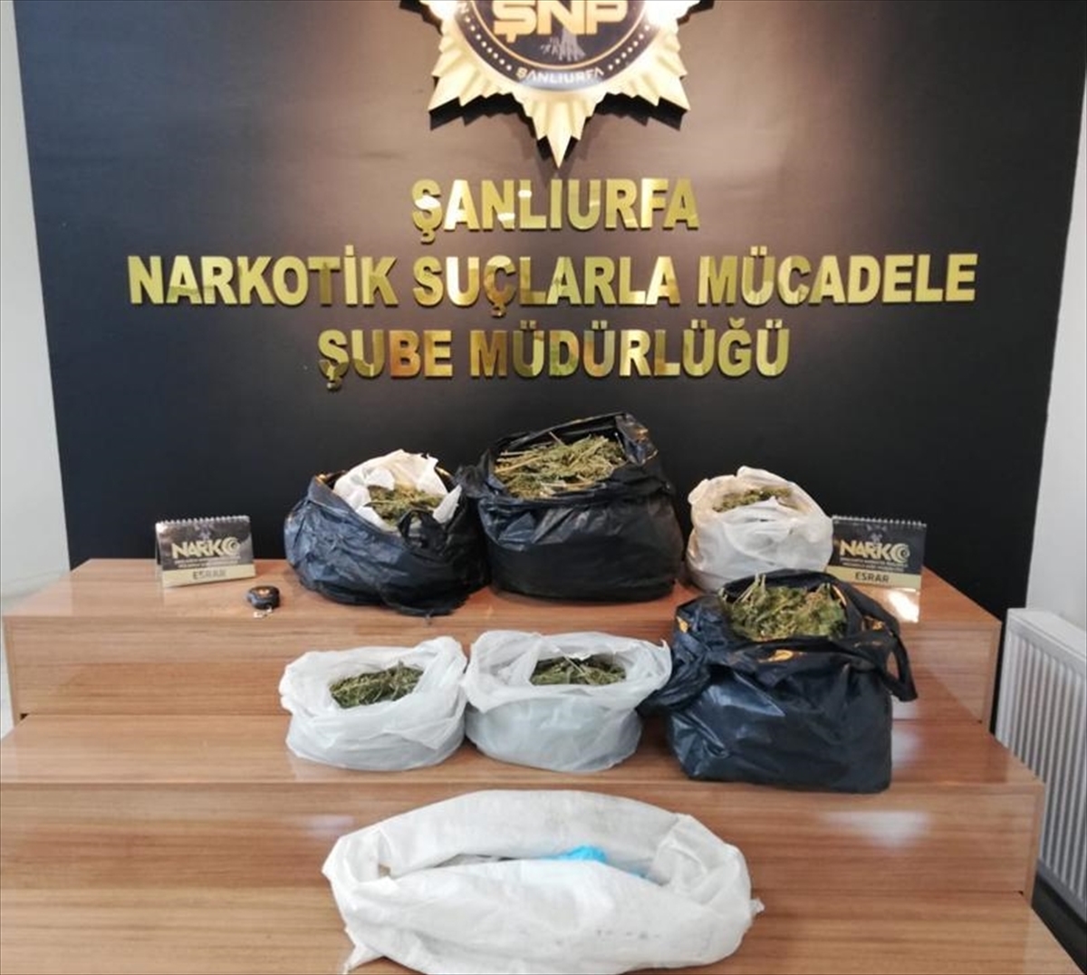 Şanlıurfa'da 9 kilo 500 gram esrar ele geçirildi