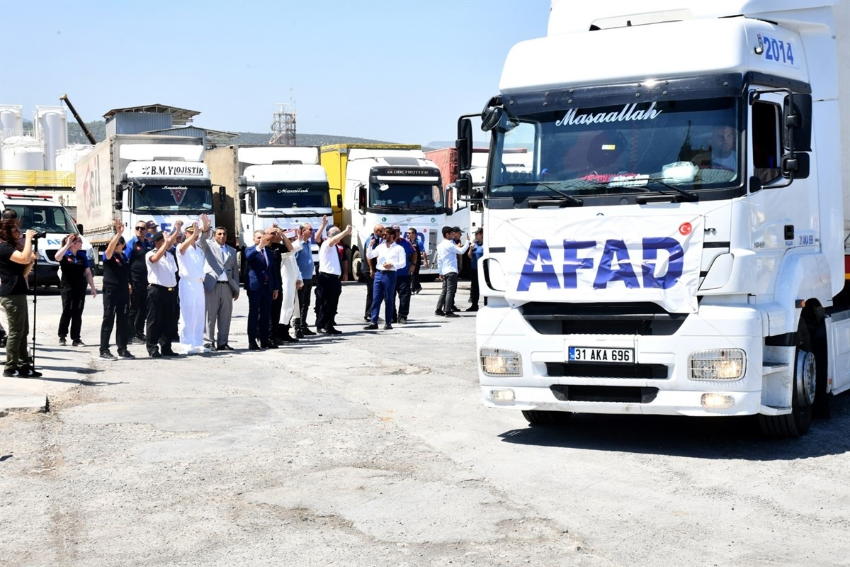 Türkiye'den Lübnan'a gemiyle insani yardım gönderildi