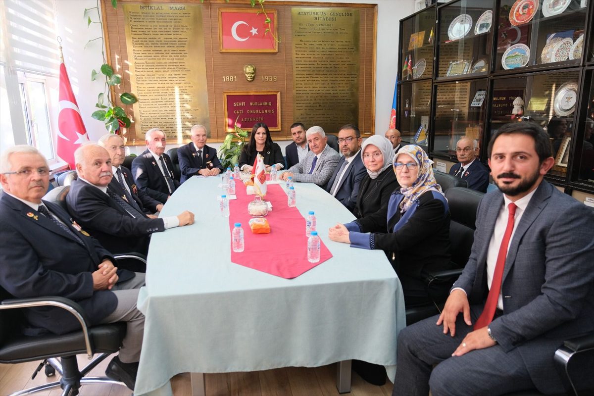 AK Parti Genel Başkan Yardımcısı Sarıeroğlu, gazilerle bir araya geldi:
