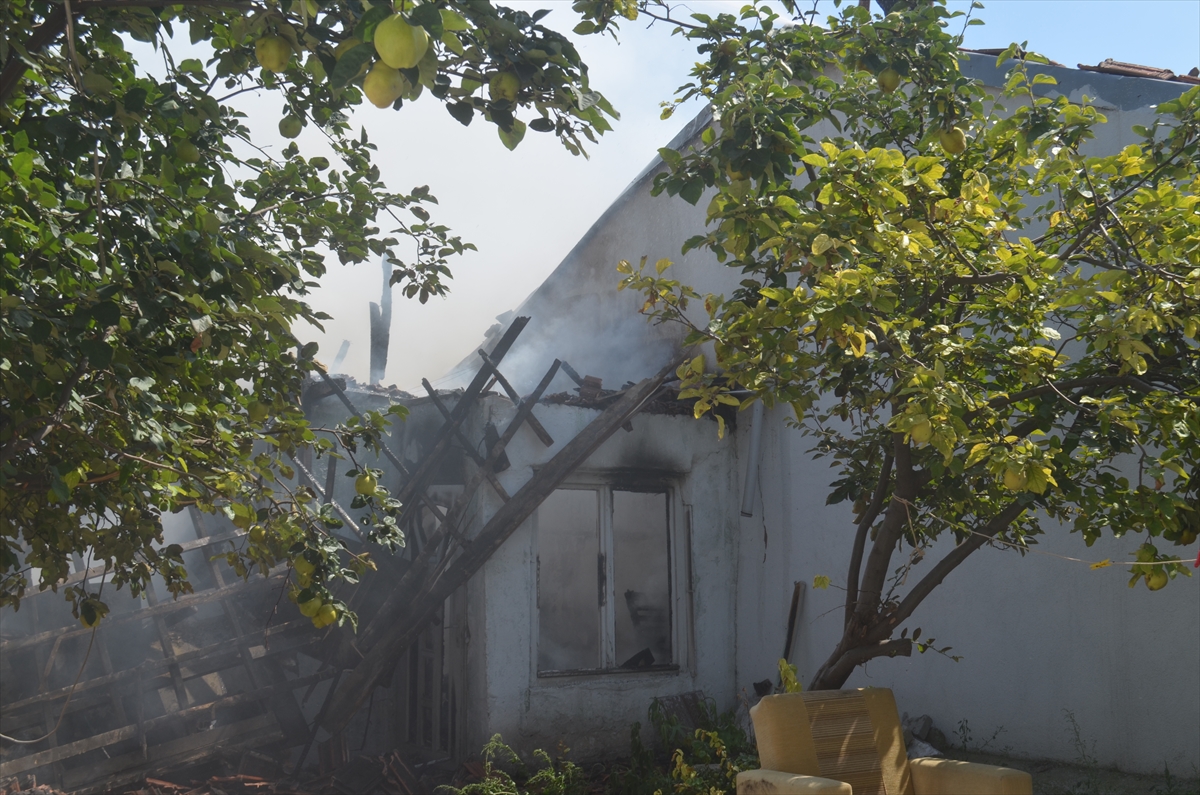 Amasya'da iki evde çıkan yangın söndürüldü
