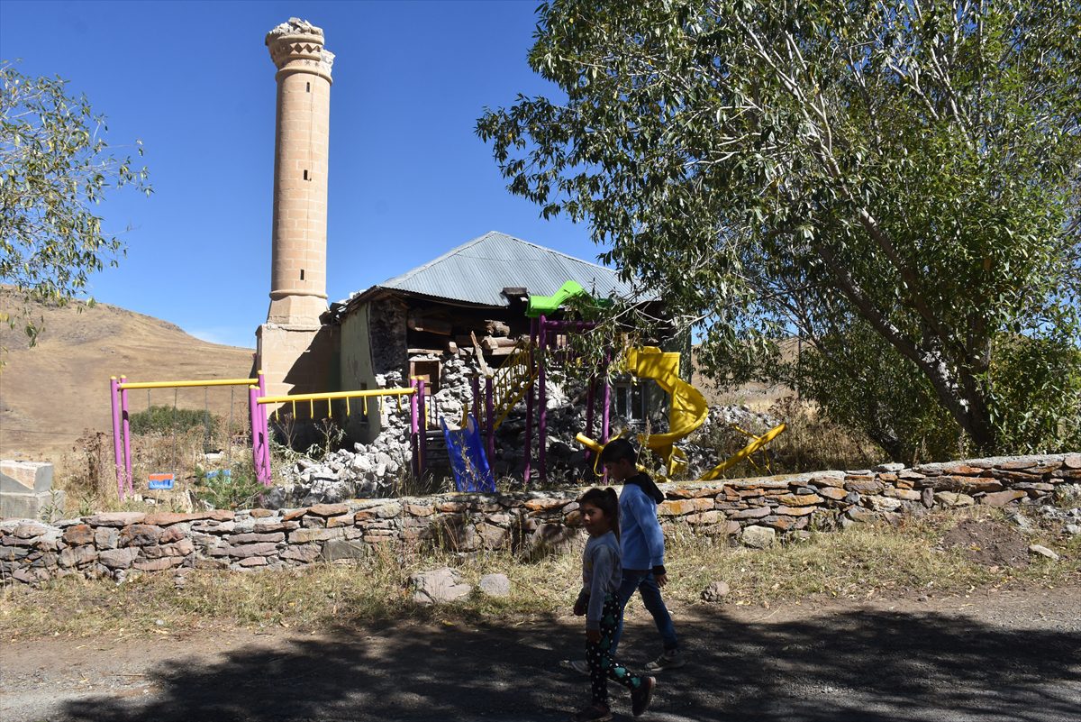 Ardahan'da depremden etkilenen vatandaşlar geceyi çadırlarda geçirdi