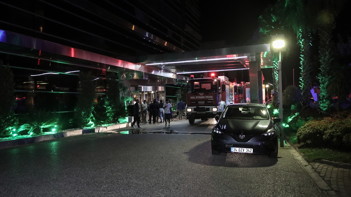 Bursa'da yangın çıkan otel boşaltıldı