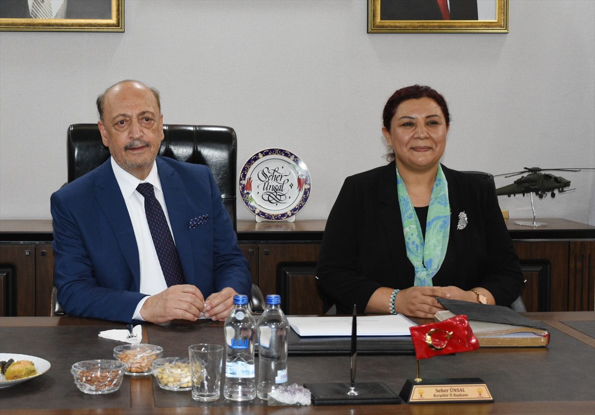 Çalışma ve Sosyal Güvenlik Bakanı Bilgin, AK Parti Kırşehir İl Başkanlığını ziyaretinde konuştu: