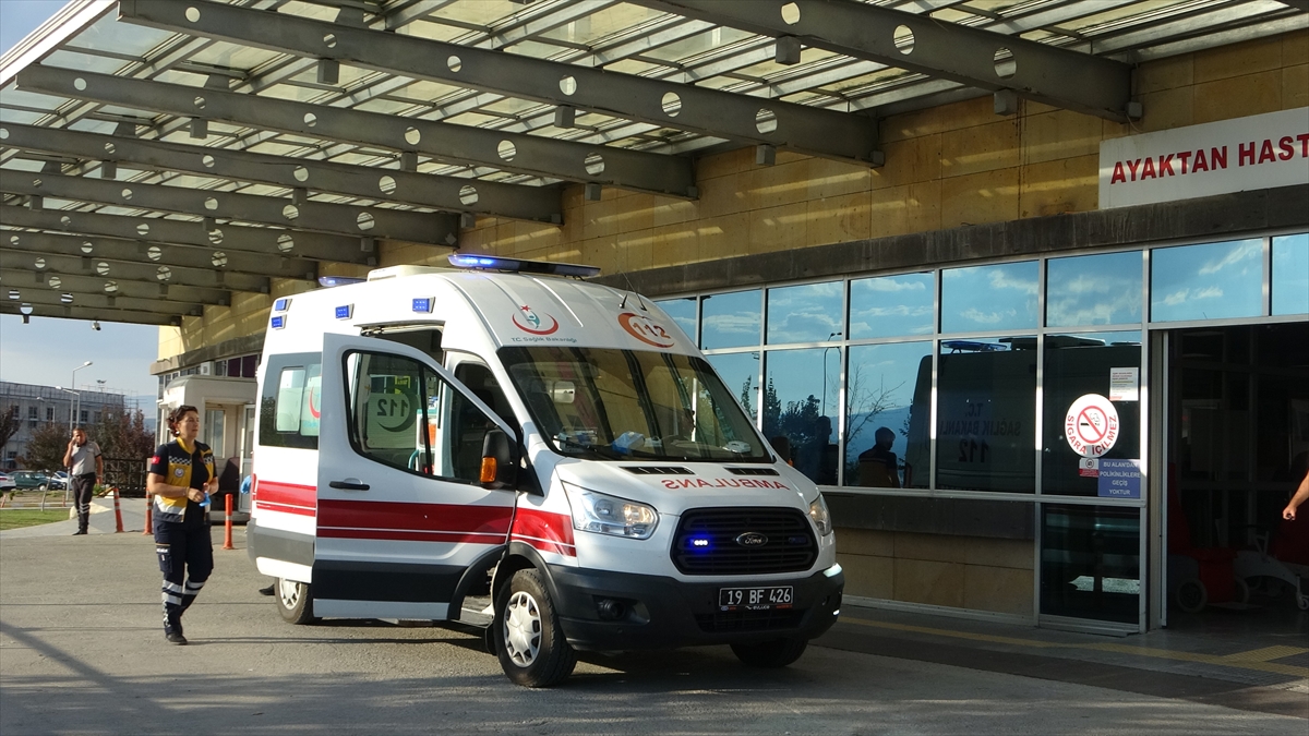 Çorum'da otomobille tırın çarpıştığı kazada 1 çocuk öldü