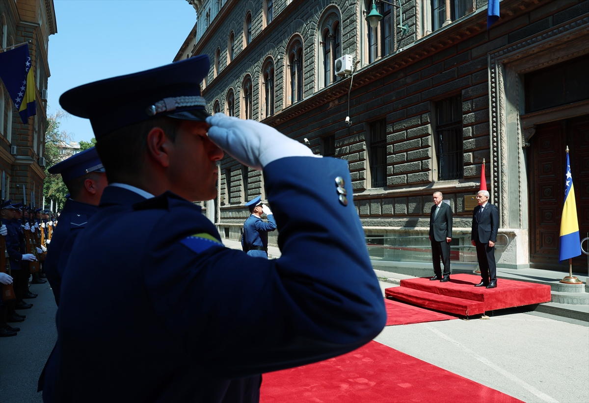 Cumhurbaşkanı Erdoğan, Bosna Hersek'te resmi törenle karşılandı