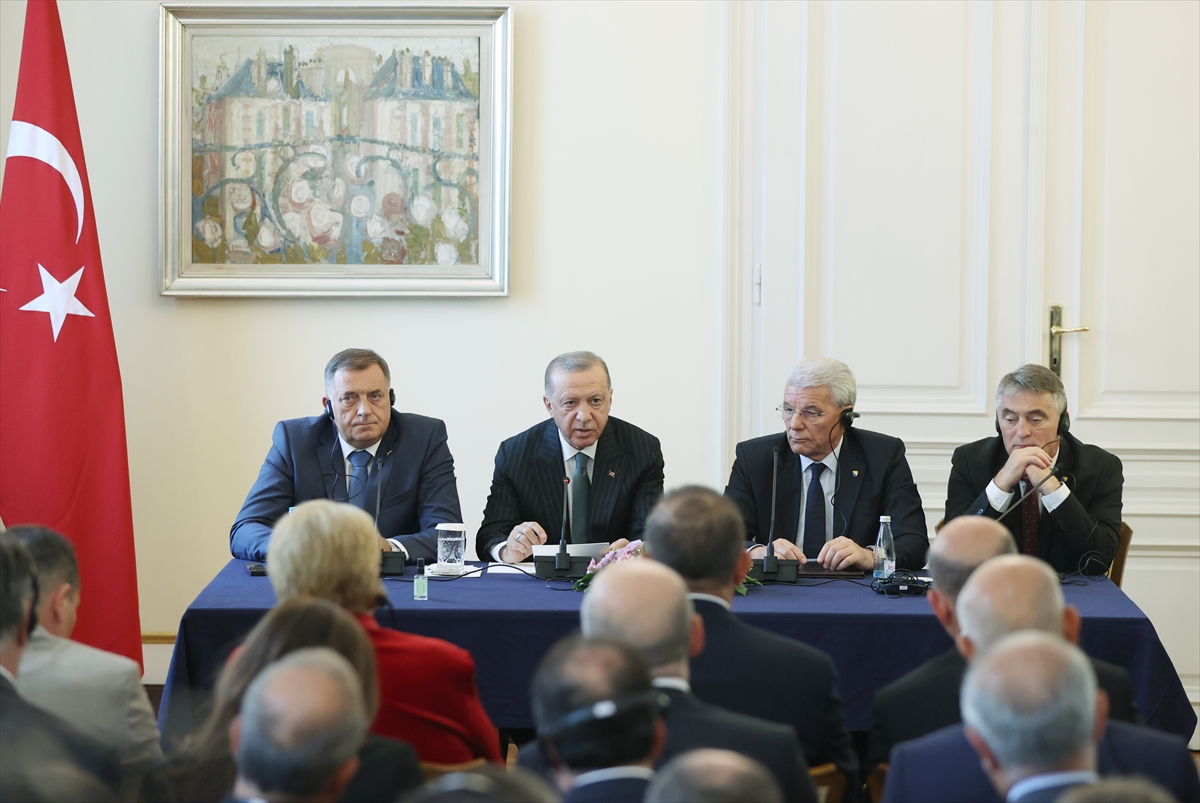 Cumhurbaşkanı Erdoğan, Bosna Hersek Devlet Başkanlığı Konseyi üyeleriyle ortak basın toplantısında konuştu: (1)