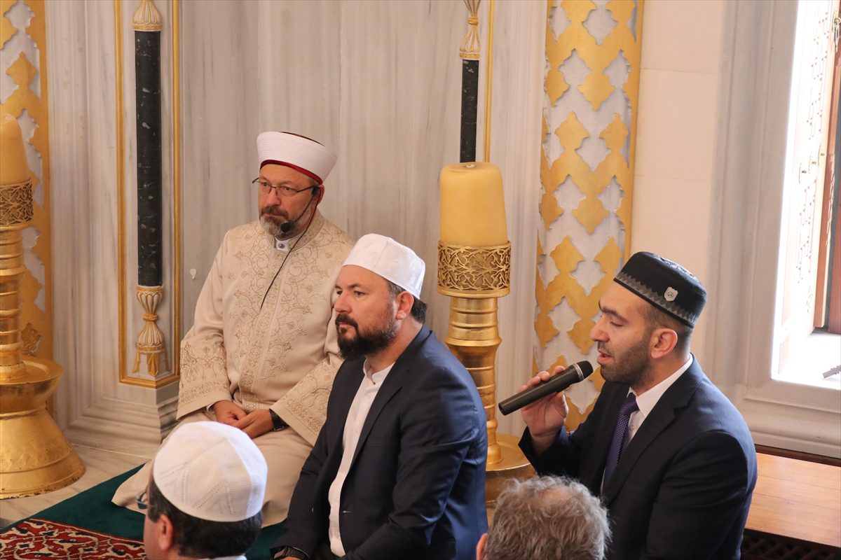 Diyanet İşleri Başkanı Erbaş, Japonya'da cuma hutbesi irad etti