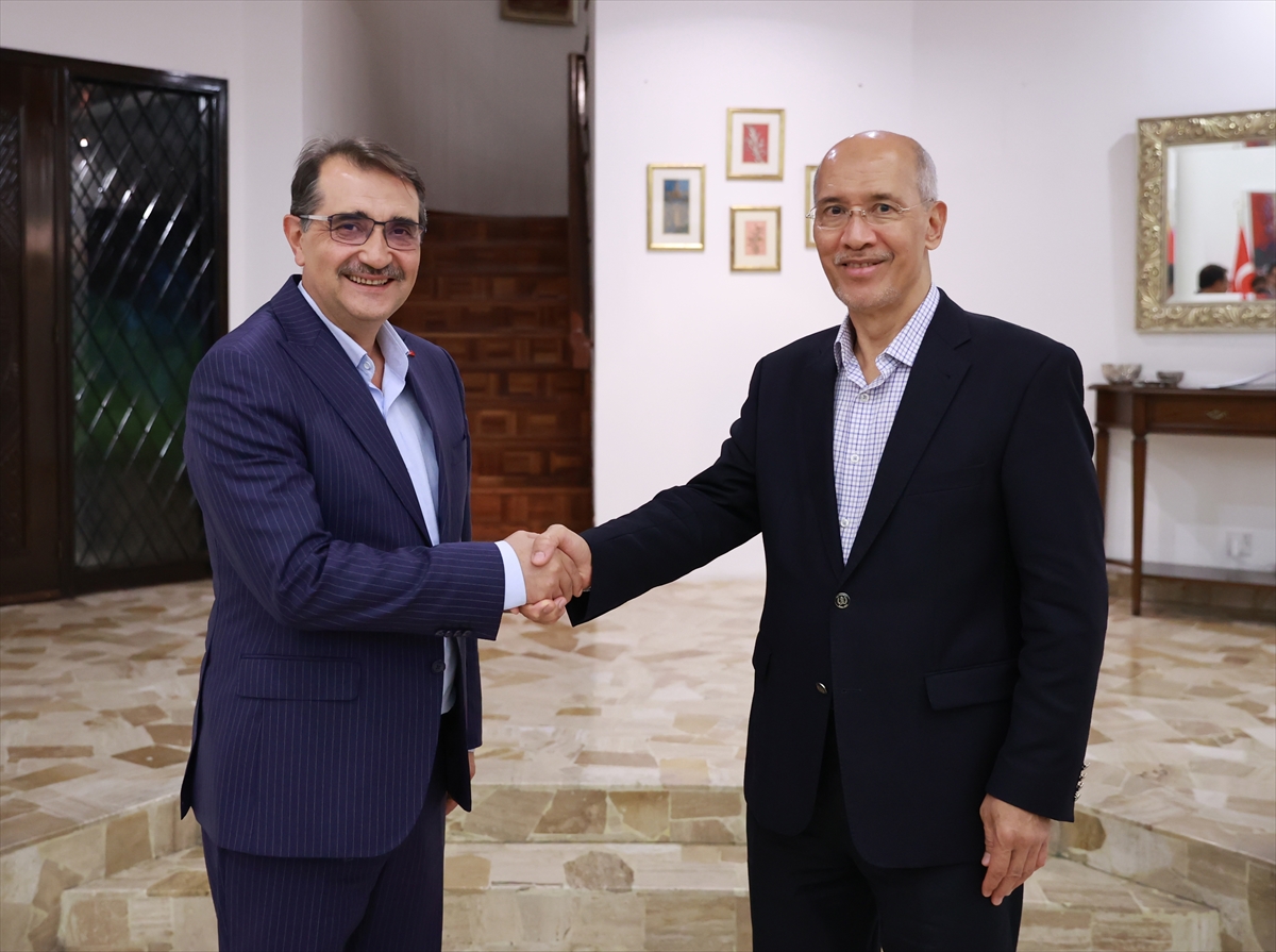 Enerji ve Tabii Kaynaklar Bakanı Dönmez, Petronas Başkanı Mohd Bakke Saleh ile görüştü