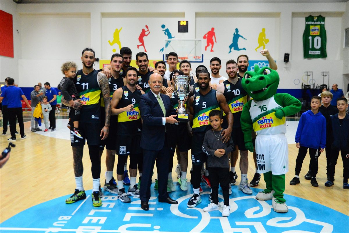 Frutti Extra Cup'ın şampiyonu Frutti Extra Bursaspor oldu