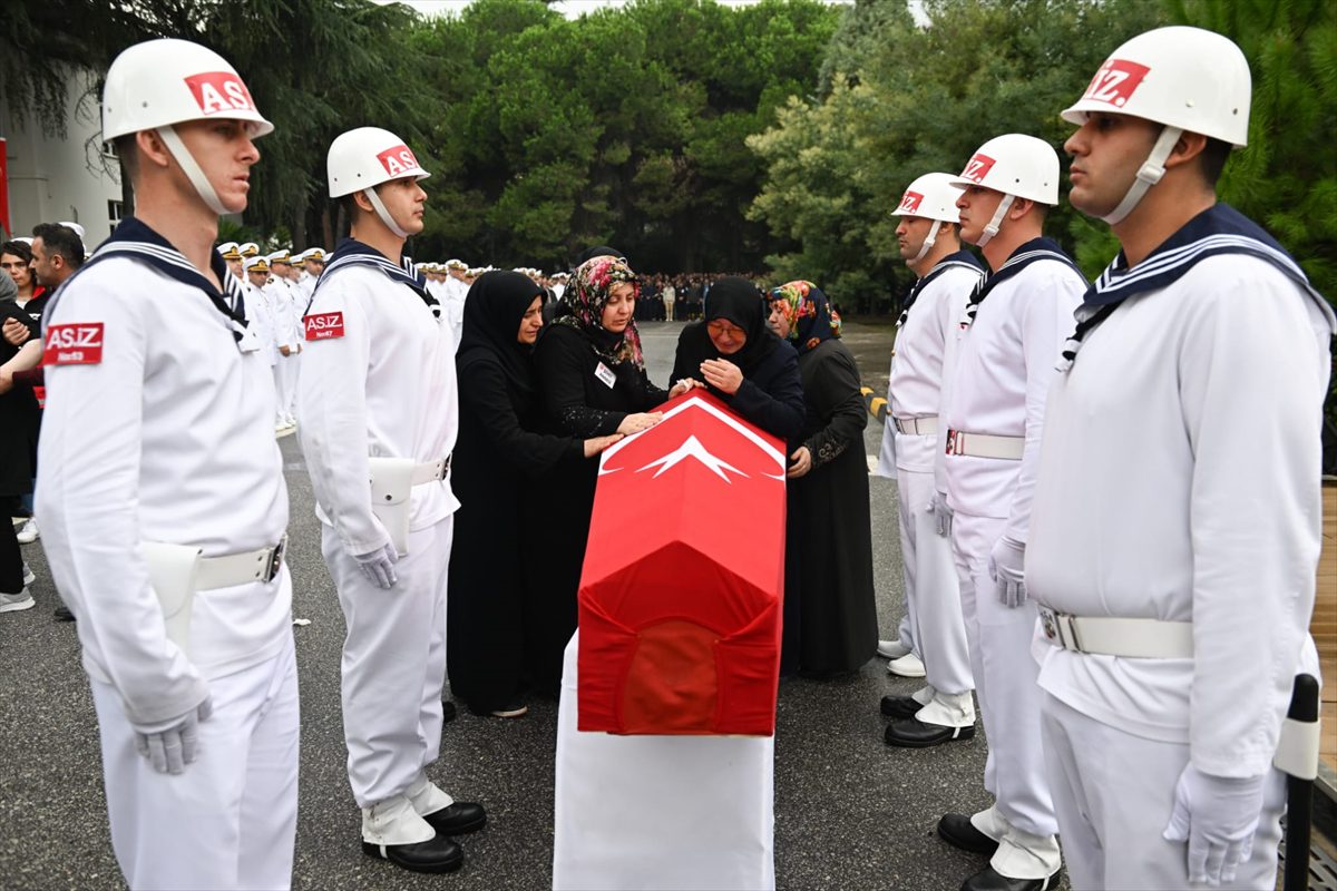 Gölcük Tersane Komutanlığındaki iş kazasında şehit olan asker için tören düzenlendi