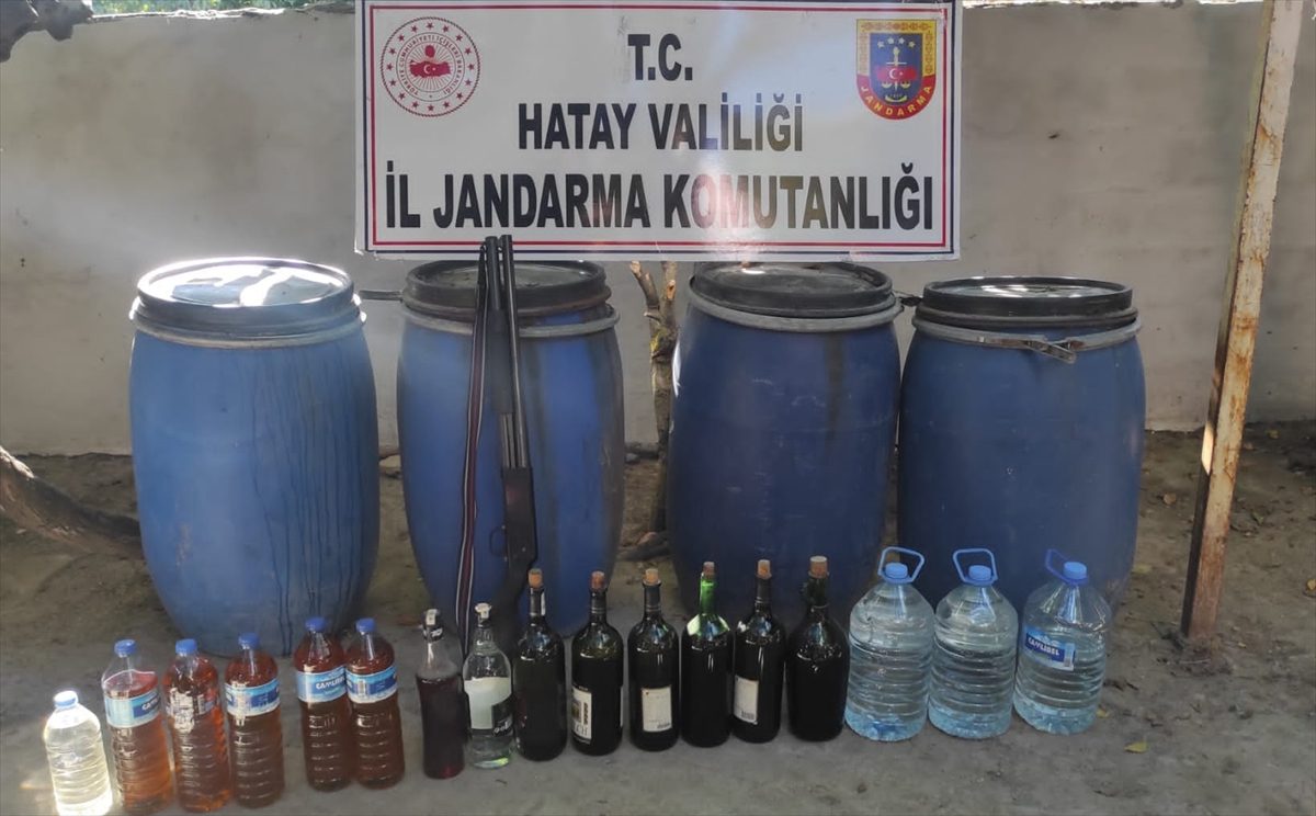 Hatay'da 4 bin 765 litre sahte içki ele geçirildi