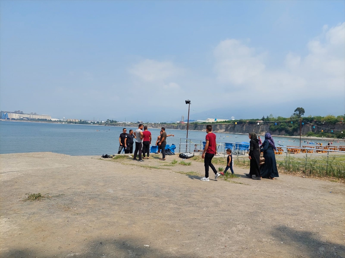 Hatay'da denize giren genç kayboldu