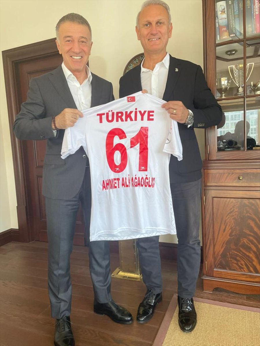 Hentbol, futboldaki rekabeti salona taşımak istiyor